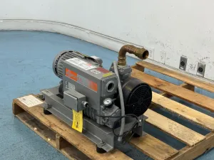 Busch R5 Vacuum Oil Pump Model RC0040.E506.1001, 230V 60Hz, 2 of 4