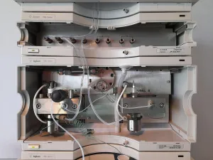 Agilent 1100 and 1200 HPLC System Modules with 1200 VWD Detector, Refurbished, 2 of 5
