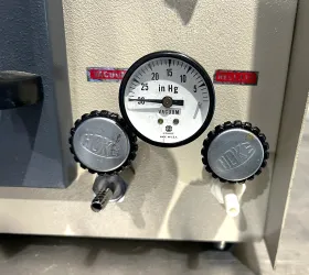 Hoke 0.45 Cu-Ft Analog Vacuum Oven with 140°C Max Temperature, 4 of 7