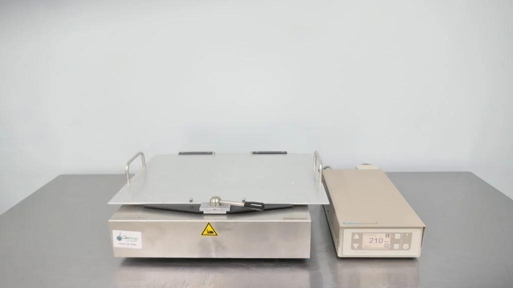 Kuhner ES-X CO2 Resistant Orbital Lab Shaker for Controlled Incubator Environments