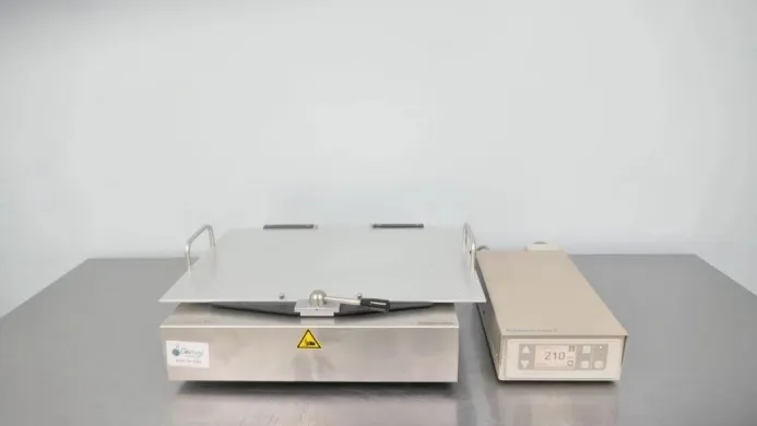 Kuhner ES-X CO2 Resistant Orbital Lab Shaker for Controlled Incubator Environments