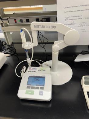 Mettler Toledo SevenCompact S220 pH and Ion Meter for Laboratory Use-cover