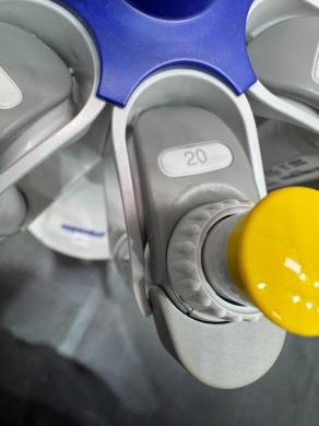 Eppendorf Research Plus Single Channel Pipettes Set of 6 with Rotating Stand-cover