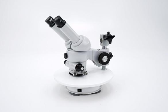 Carl Zeiss Stereo Zoom Microscope with 10x Eyepieces, 10–40x Magnification-cover