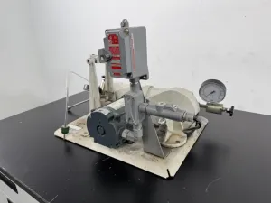 Parr Hydrogenation Apparatus with Motorized Stirrer and Pressure Gauge for Controlled Laboratory Hydrogenation, 2 of 4