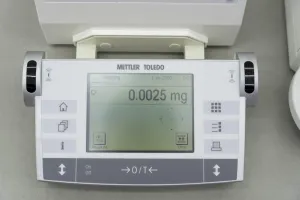 Mettler Toledo UMX2 Ultra-Microbalance with Motorized Draft Shield and Touchscreen, 3 of 5