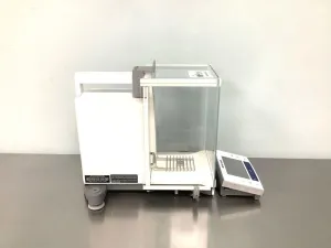 Mettler Toledo XS105 Analytical Balance with 0.01 mg Readability and 120 g Capacity, 2 of 11