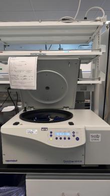 Eppendorf 5810R Refrigerated Benchtop Centrifuge with Digital Control Panel-cover