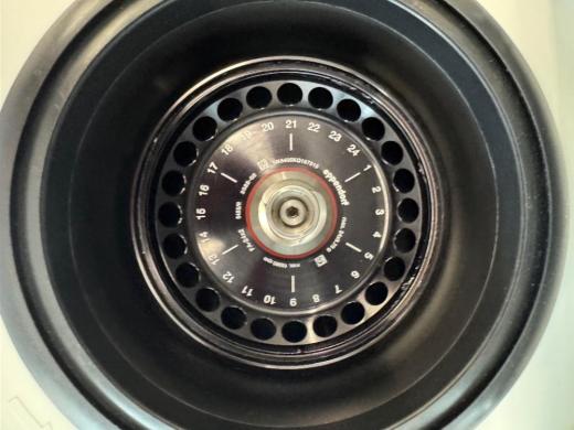 Eppendorf 5425R Refrigerated Benchtop Centrifuge with Temperature Control-cover