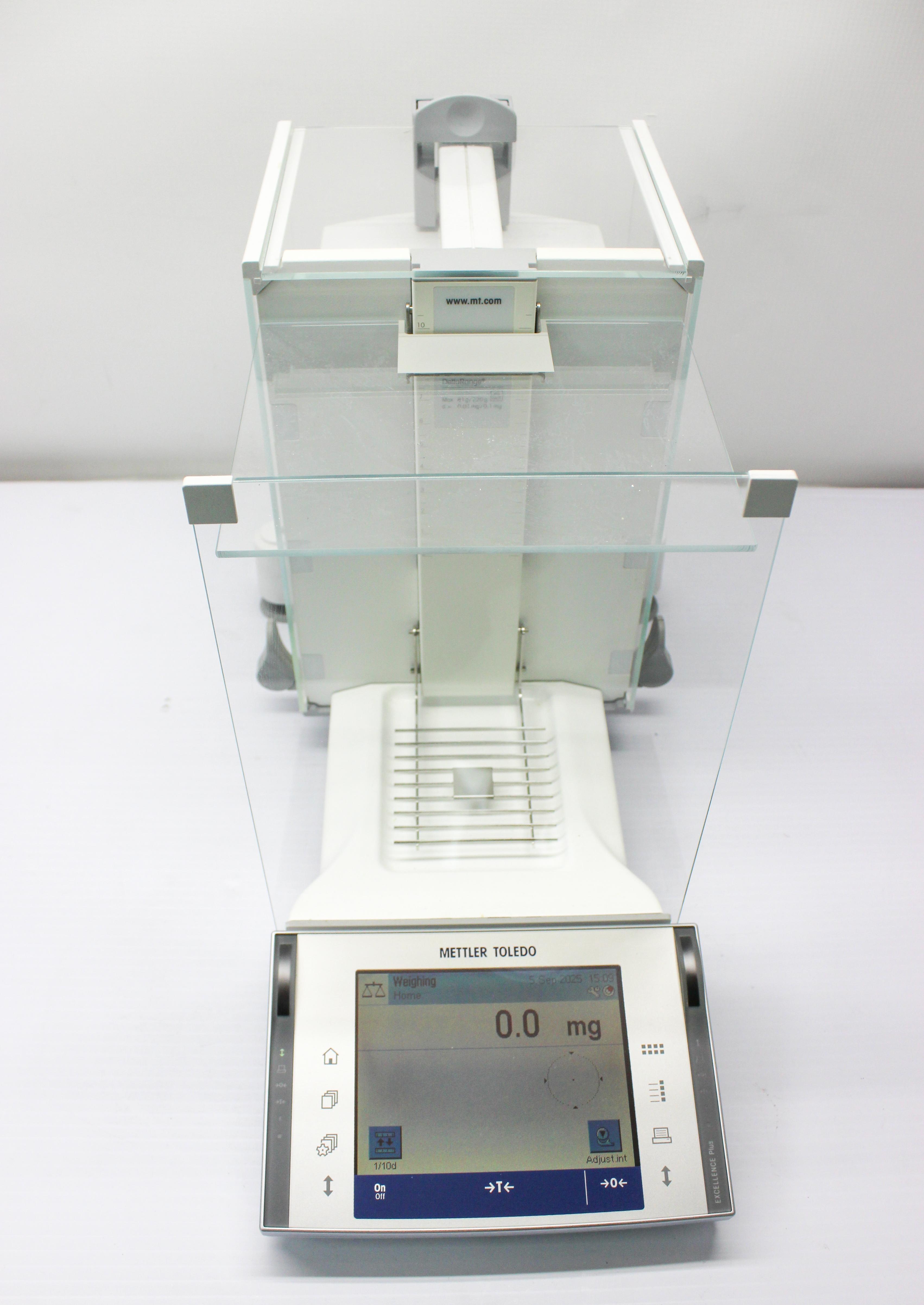 Mettler Toledo XP205DR Analytical Balance with 220g/81g Capacity and 0.01mg Readability