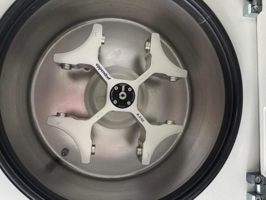 Eppendorf 5810 R Refrigerated Benchtop Centrifuge with Fixed-Angle Rotor-cover