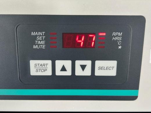 New Brunswick Innova 2100 Open Air Platform Shaker with Digital Control Panel-cover