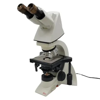 Leica DM1000 Microscope with Tilting Head and 2.5x Objective for Pathology and Mohs