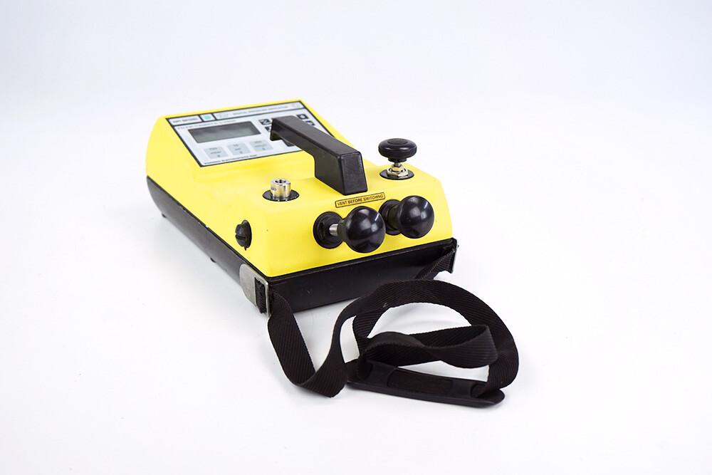 DPI-601 IS Digital Pressure Indicator and Pressure Calibrator, 700 mbar
