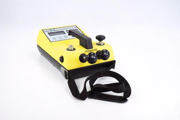 DPI-601 IS Digital Pressure Indicator and Pressure Calibrator, 700 mbar