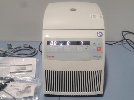 Thermo Scientific Micro CL21R Refrigerated Benchtop Centrifuge with Fixed-Angle Rotor 75003424-cover