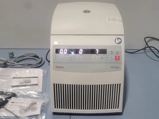 Thermo Scientific Micro CL21R Refrigerated Benchtop Centrifuge with Fixed-Angle Rotor 75003424