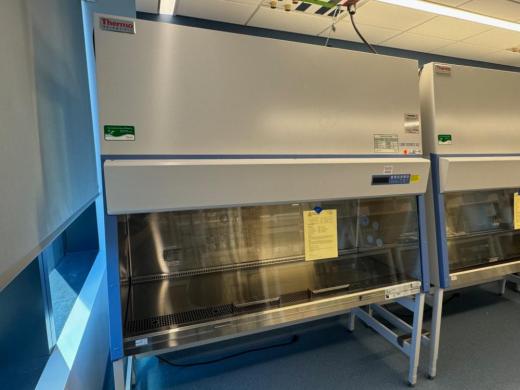 Thermo 1300 Series A2 6' BioSafety Cabinet-cover