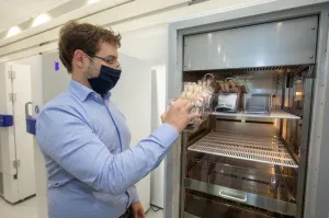 F401 Plasma Freezer by B Medical Systems, 6 of 6