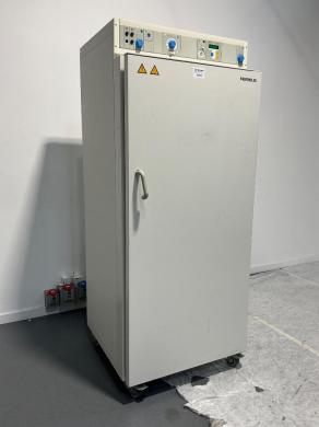 Kendro UT6420 High-Temperature Laboratory Incubator with Adjustable Shelving-cover
