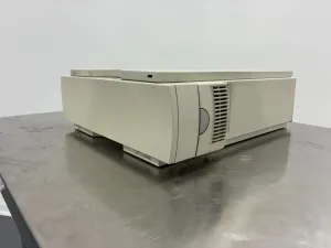 Agilent Technologies 1100 Series G1316A Temperature-Controlled HPLC Column Compartment, 2 of 4