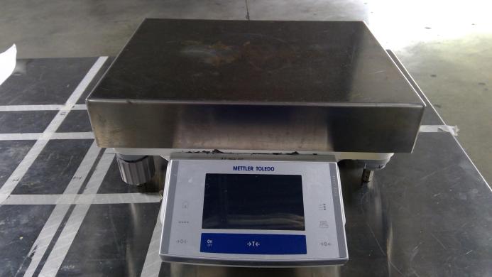 Mettler Toledo XS32001L Precision Analytical Balance with 32 kg Capacity and Touchscreen Display-cover