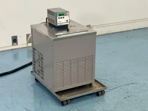 VWR Circulating Water Bath for precise temperature control in laboratory applications, 2 of 4