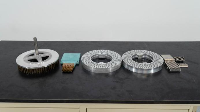 Size 2 Change Parts for Capsugel Ultra 8 Capsule Filling Machine-cover