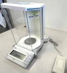 Mettler Toledo AG204 Analytical Balance with 210g Capacity and 0.0001g Readability, 4 of 6