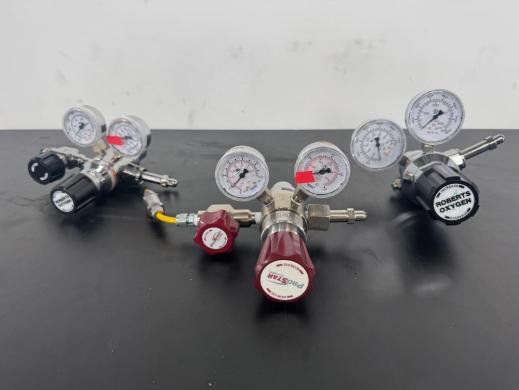 Laboratory Gas Pressure Regulators with Dual Gauges - Set of 3-cover