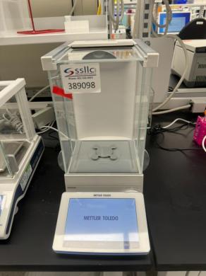 Mettler Toledo XPR504S Analytical Balance for Precision Weighing-cover