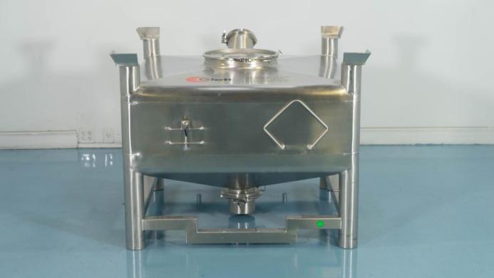 Glatt TC750 750 Liter Stainless Steel Stackable Tote-cover