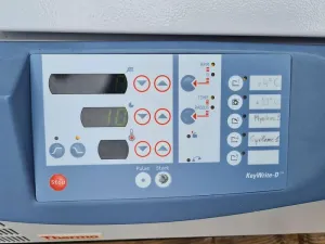 Thermo Electron Corporation CR 4i Refrigerated Centrifuge, 13 of 15