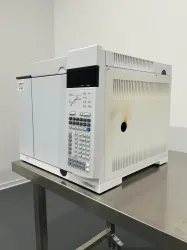 Agilent 7890A Gas Chromatograph with Standard Oven and Injector Modules, 2 of 4