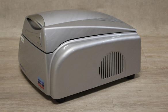 QIAGEN Rotor-Gene Q Real-Time PCR Cycler System-cover