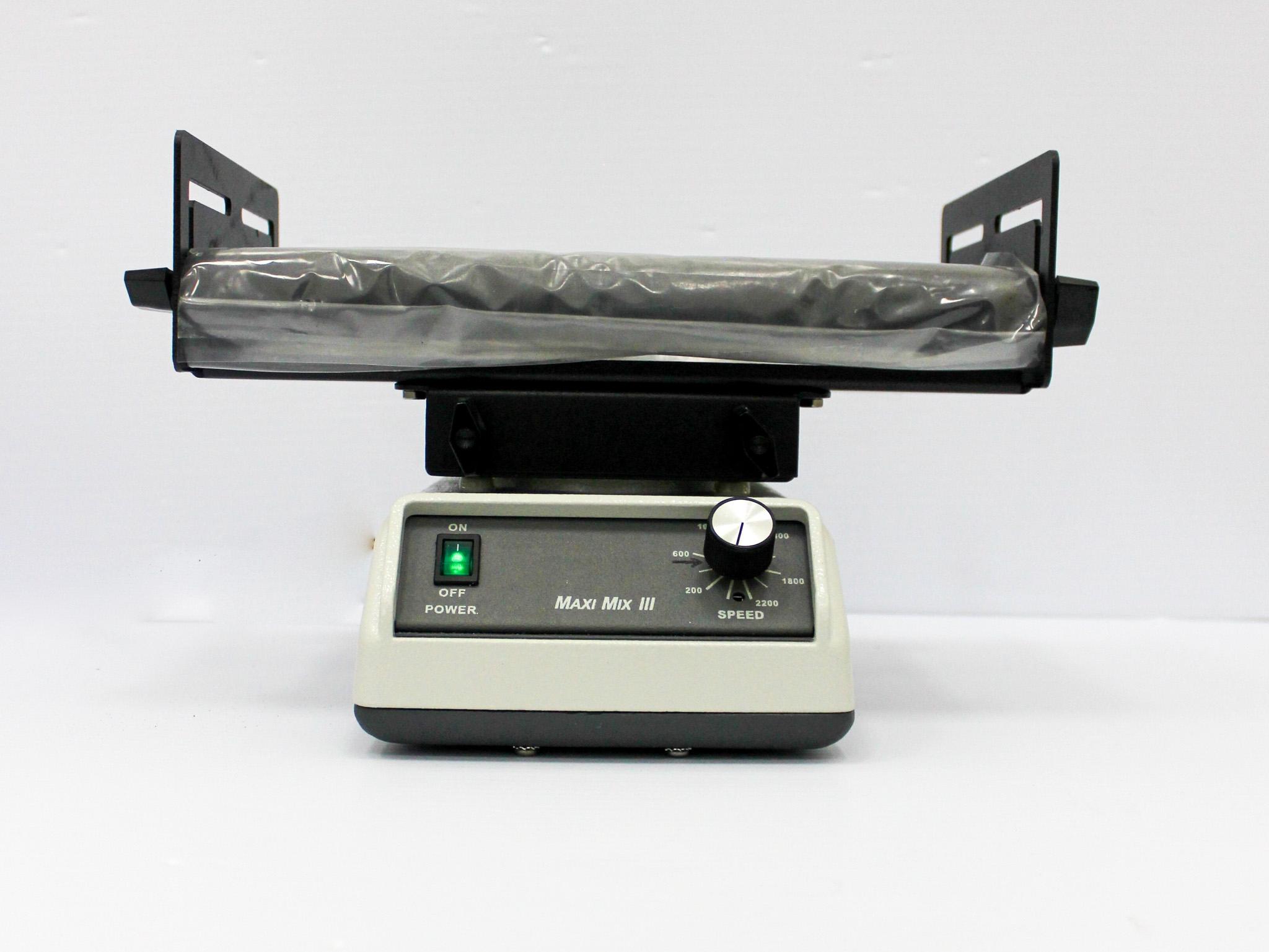 Thermo Scientific Maxi Mix III Vortex Mixer/Shaker M65825 100-2200 RPM