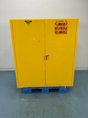 Justrite 55 Gallon Flammable Liquid Safety Storage Cabinet for Laboratory Use-cover