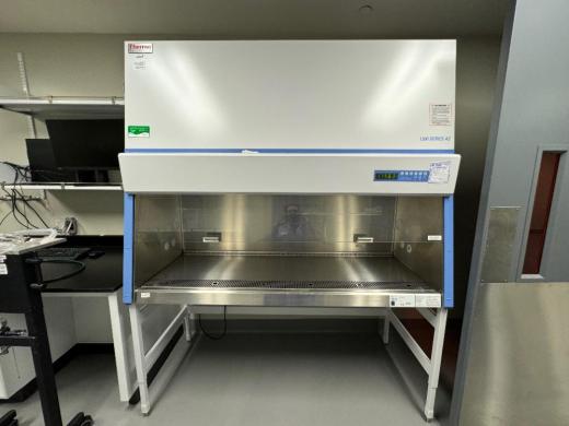 Thermo 1300 Series A2 6-Foot Class II A2 Biosafety Cabinet for Containment and Cell Culture-cover