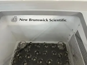 New Brunswick Excella E25 Incubating Shaker with precise temperature and speed control, 5 of 11