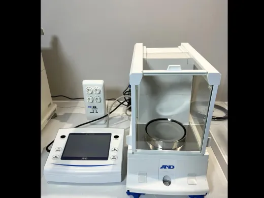 A&D BA-225TE Semi-Micro Analytical Balance with 220g Capacity and 0.01mg Readability