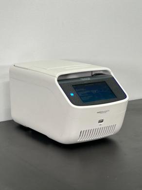 Applied Biosystems MiniAmp 96-Well Thermal Cycler with Integrated Touchscreen-cover