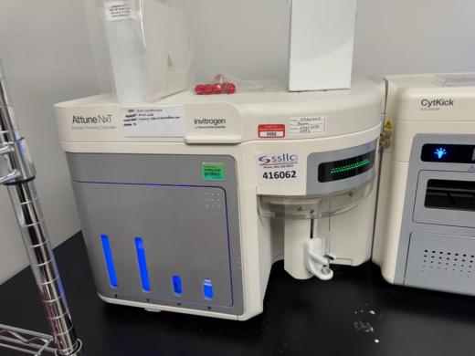 Invitrogen Attune NxT AFC2 Acoustic Focusing Flow Cytometer with CytKick™ AutoSampler-cover