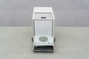 Mettler AE200-S Analytical Balance, 2 of 3