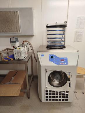 CRYOTEC Cosmos 20k Multi-Shelf Laboratory Freeze Dryer with Vacuum Pump-cover