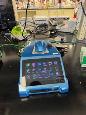 DeNovix DS-11FX+ Microvolume Spectrophotometer and Fluorometer with Integrated Touchscreen-cover