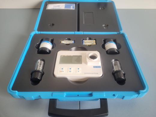 Photometer for ammonia (NH3-N), with carrying case HANNA HI97700C-cover