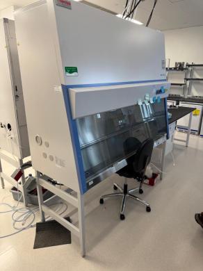 Thermo Scientific 1300 Series A2 Class II Biological Safety Cabinet, 6ft-cover