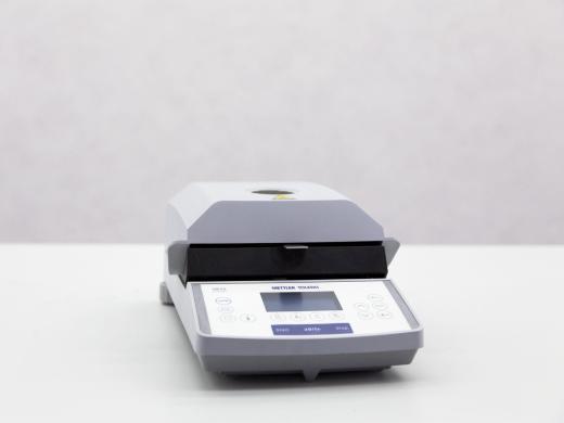 Mettler HB43 Halogen Moisture Analyzer with RS232 Interface-cover