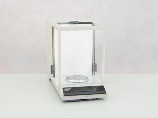 Mettler AE200-S Analytical Balance with 205g Capacity and 0.1 mg Readability-cover