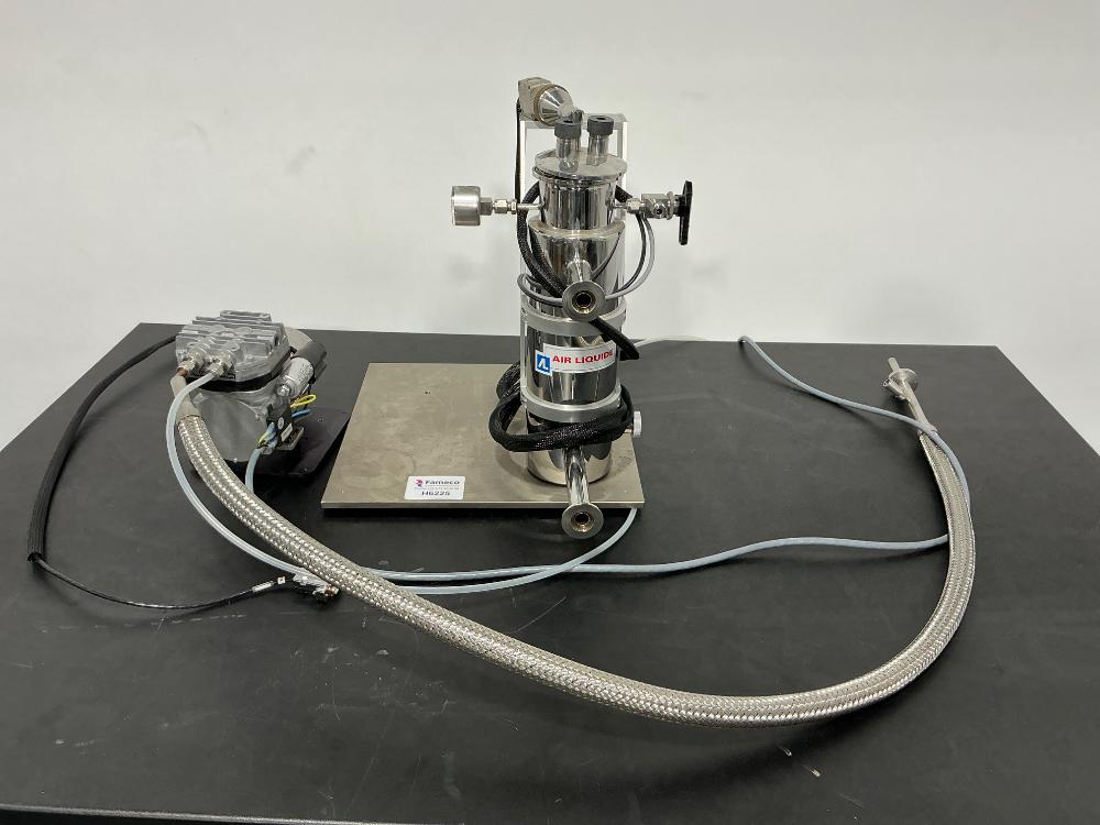 Air Liquide Cryostat with Integrated Compressor for Controlled Low-Temperature Research